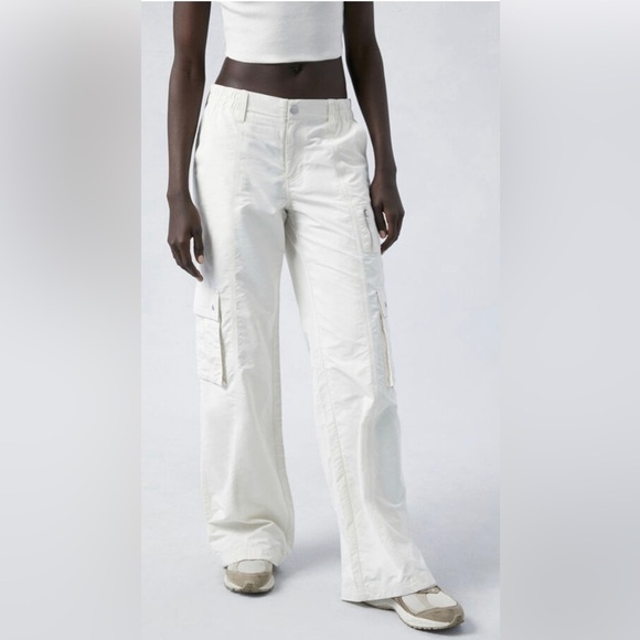 PacSun Pants - NWT Pacsun Cream Birch Low Rise Puddle Cargo Pants, size M